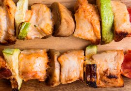 Brochetas de Salmón y Vegetales a la Parrilla