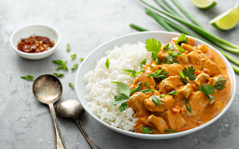 Arroz con pollo y cúrcuma al curry